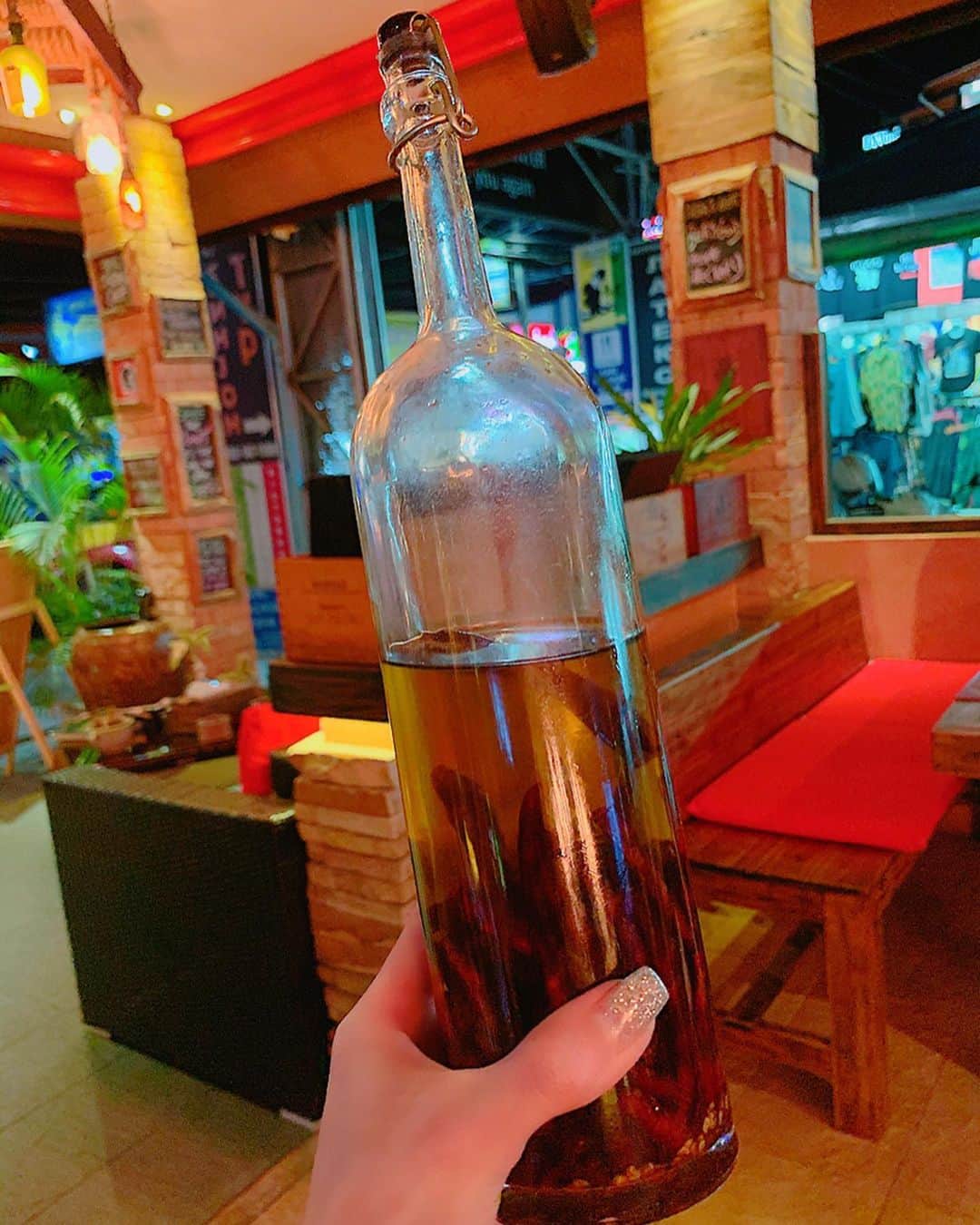 百合華さんのインスタグラム写真 - (百合華Instagram)「サムイ島のラマイビーチにある『Tropicana』にてディナータイム🍽💕 ﻿ ﻿ ユーモア溢れるイタリア人のオーナーさんが拘りのワインを揃えておられる素敵なお店🍷﻿ ﻿ 見た目も華やかでボリューミーな本格イタリアンをみんなで仲良くシェアしながら、賑やかなパタヤの夜を愉しむ事が出来ました🥰🥰🥰🥰🥰﻿ ﻿ #thailand ﻿ #タイ﻿ #samui ﻿ #サムイ﻿ #samuiisland ﻿ #サムイ島﻿ #dinner﻿ #dinnertime ﻿ #ディナー﻿ #イタリアン﻿ #ワイン﻿ #oliveoil ﻿ #オリーブオイル﻿ #夜の街﻿ #常夏﻿ #リゾート﻿ #resort ﻿ #trip﻿ #tripgram ﻿ #travel ﻿ #travelgram﻿」2月15日 10時06分 - yurika.lovelily