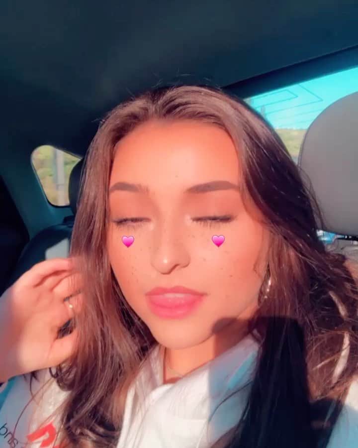 テイラー・グラブスのインスタグラム：「happy valentine’s day💖」