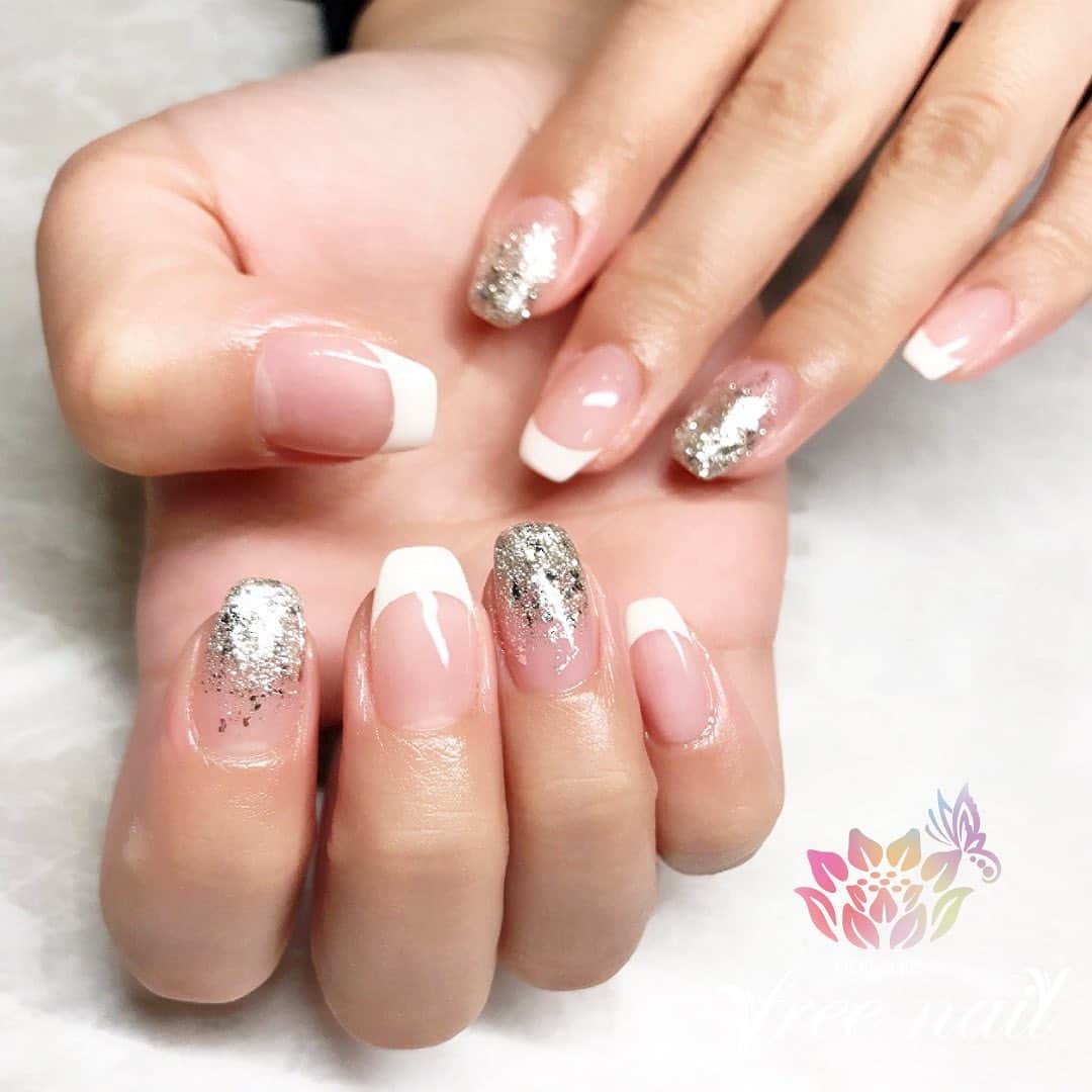 free nail フリーネイルのインスタグラム：「. お客様ネイル💅🏻❄️ . フレンチ×ラメグラ⛄️✨ . Simple Beauty💗 . ご来店ありがとうございました🙇🏻‍♀️🙇🏻‍♀️🙇🏻‍♀️💗 . #ネイルアート #ジェルネイル #ネイルサロン #大阪ネイルサロン #ネイルデザイン #ネイルチェンジ #フレンチネイル #ラメグラ #ラメグラデーション #キラキラネイル #ホワイトネイル #シルバーネイル #デザインネイル #トレンドネイル #シンプルネイル #大人ネイル #スクエアネイル #冬ネイル #winternails #nailsart #nailsdid #美甲 #日式美甲 #日式美甲胶 #日本美甲师 #日本美甲老师 #美甲上课 #日本胶 #フリーネイル #freenail」