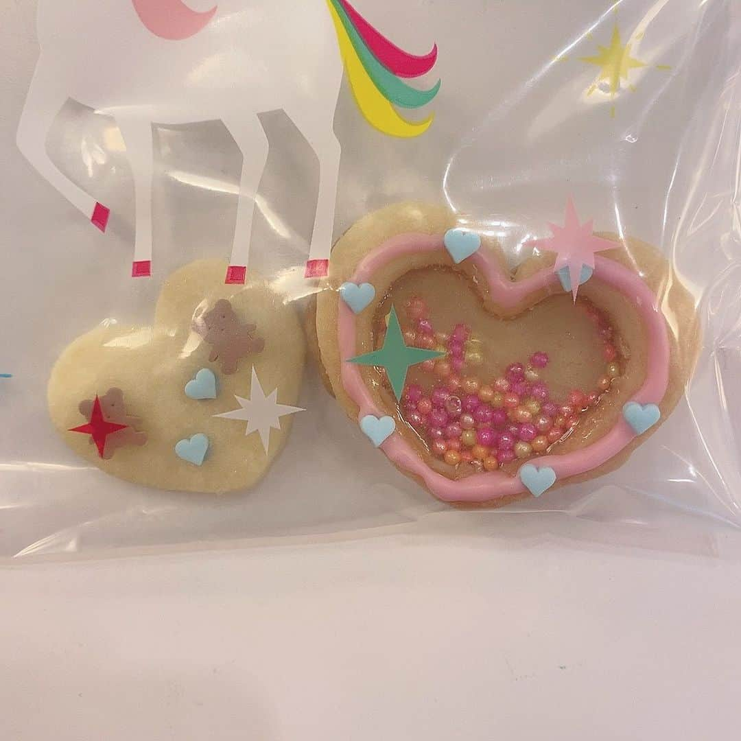 千葉恵里さんのインスタグラム写真 - (千葉恵里Instagram)「1日遅れたHappy Valentine🍫💗 ・ ・ 今年はシャカシャカクッキー作ったよ💗 ・ 2枚目と3枚目も見てね👀 ・ ・ ・ #バレンタイン #ハッピーバレンタイン #Valentine #チョコレート #クッキー #シャカシャカクッキー」2月15日 10時22分 - eriierii_1027