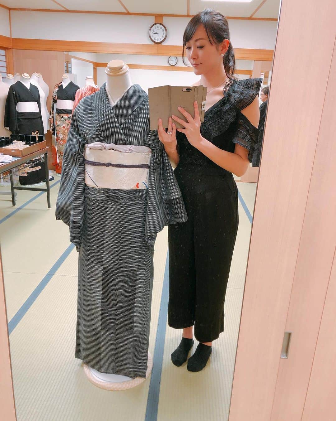 植田早紀のインスタグラム：「着付け教室に通ってもうすぐ1年。 念願の自分でお着物を着て伊勢神宮にお詣りに行くことが出来ました🙏✨ 次はお友達に着付けてあげてお出かけしたいな😊❤️ #kimono #japanesekimono  #iseshrine」
