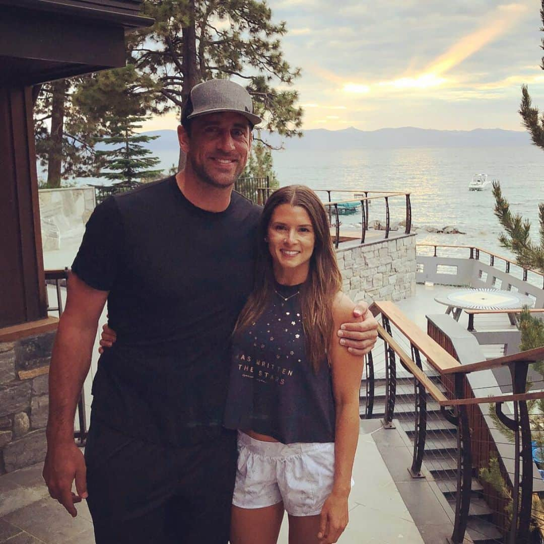 アーロン・ロジャースさんのインスタグラム写真 - (アーロン・ロジャースInstagram)「❤️🤟🏻 @danicapatrick」2月15日 10時40分 - aaronrodgers12