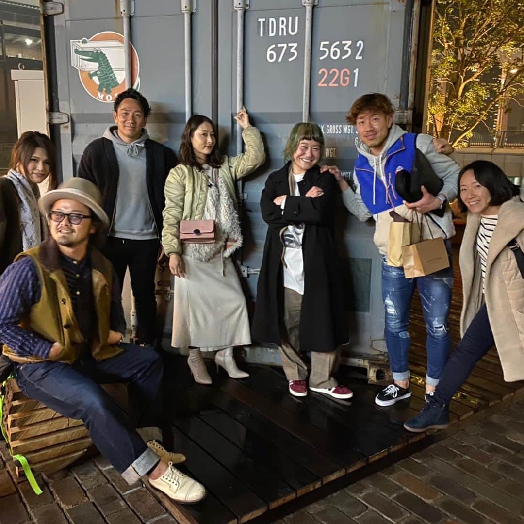 和田美枝のインスタグラム：「ぼくらの七日間戦争的な🪀  #大正タグボート #ぼくらの七日間戦争風に写真撮れるスポットあるよ #色んなお料理楽しめて #サスケばりのレモンバイスサワーも楽しめる #飲むと笛吹いてるみたいな感じ味わえて #右隣の人に飲んでる顔見られないから恥ずかしくない #右隣は正面さん #正面なのに右隣 #うまいこと言う正面兄弟 #サスケと #初めて買ったシングルCDの話で盛り上がる #トイレこんな風にしたい」
