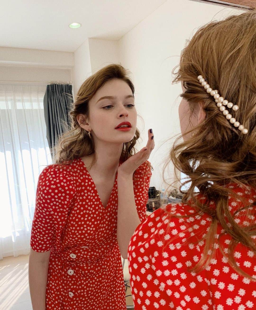 mina hinokuchiのインスタグラム：「. who's who Chico SSのカタログ公開ました♡ どのショットも可愛くて どれを待ち受けにするか迷ってます笑 スタイリングに合わせて、メイクやヘア、小物も違うのも毎回楽しみ♪♪ (カタログはチコのアカウントTOPページから飛んで見れます✔️) . 掲載スタイリングの中には限定アイテムも！ 詳細は2/28ごろ公開予定なのでお楽しみに〜っ♪♪ . オフショットの @innaaa.k_ ちゃん Many thanks♡ . #whoswhochico #salonbychico #フーズフーチコ #チコ #2020ss」