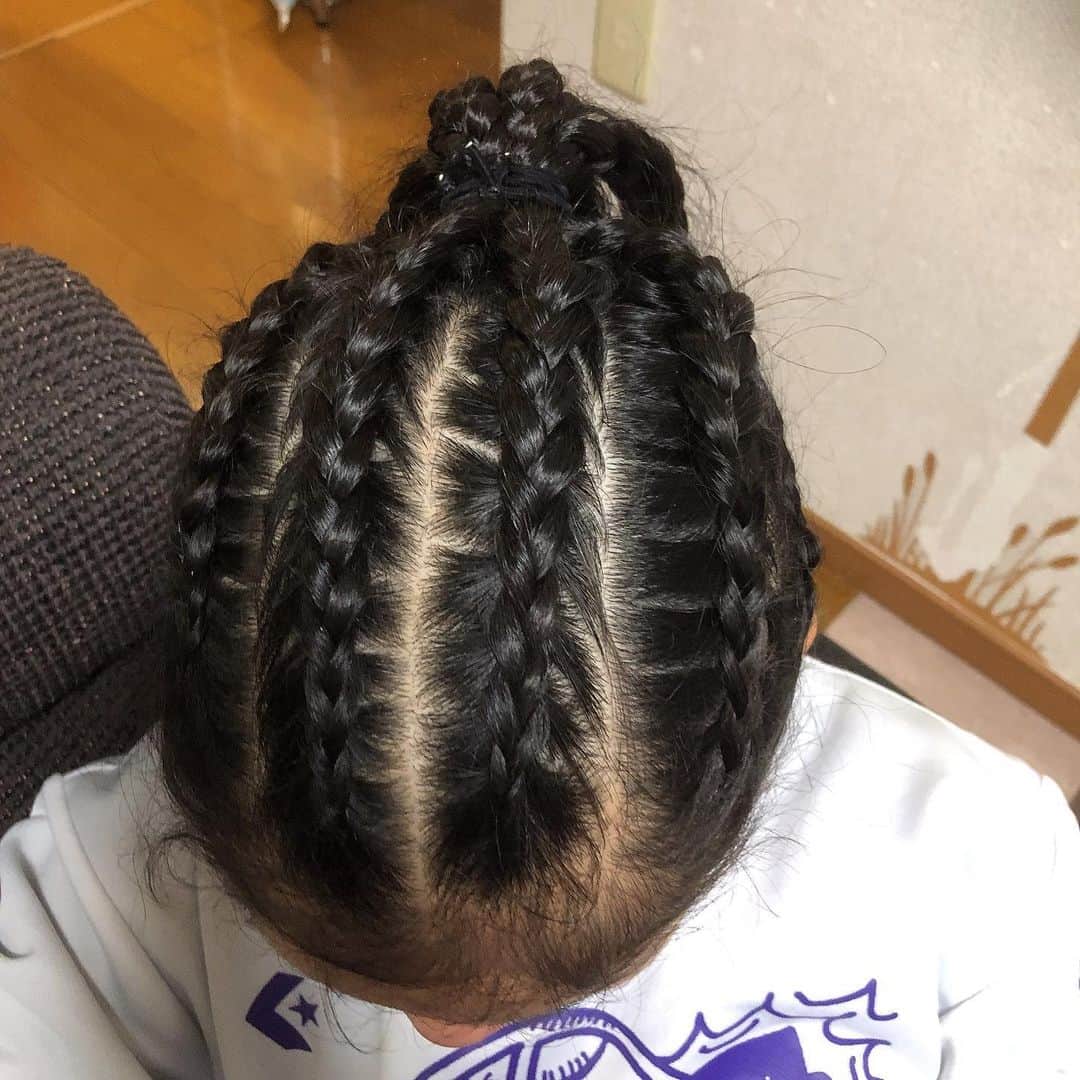 美奈子さんのインスタグラム写真 - (美奈子Instagram)「今日は撮影〜！！ ヒスイの髪の毛あみあみしたよ〜！ やっぱりうちの子の中では ひすいとれんとの髪質が 編みやすい‪⸜(*ˊᵕˋ*)⸝‬ #編み込み #ひすい #美奈子」2月15日 11時20分 - minako_official