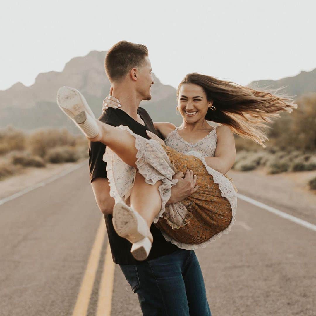 のインスタグラム：「Cause I just wanna spin you around and around this dancefloor Get you drunk on a love like mine ❤️❤️ - @morganwallen」