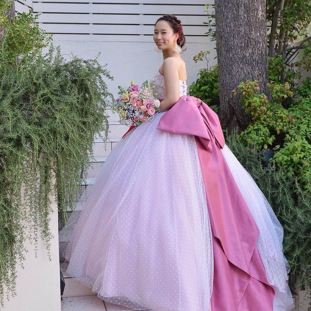 ♡プラコレWedding·⋆*さんのインスタグラム写真 - (♡プラコレWedding·⋆*Instagram)「@placolewedding【#Dressy花嫁 】【#プラコレ】をつけて投稿&フォローしてね♩ . 注目の Dressy記事をPick UP ♥ >>>swipeしてね* . 花嫁さま憧れのディズニードレス👗💘 可愛いドレスのランナップに 思わず心も踊ってしまいますね* . あなたはどのプリンセス、 ディズニーキャラクターがお好きですか🏰？ . -: :-: :-: :-: :-: :-: :-: :-: :-: . こちらのお写真は 1枚目> @nishikiya.dressさん 2枚目> @princess_rose.kobeさん 3枚目> @bellefugaさん 4枚目> @flare_mishima さん のウェディングドレスです✬* 可愛いお写真をありがとうございます♡ . -: :-: :-: :-: :-: :-: :-: :-: :-: . 記事もcheckしてね* >>http://bit.ly/37sHSFF Editor:nana♡ . 『#Dressy花嫁』『#プラコレ』の ハッシュタグをつけて写真をUPしてね✦ 花嫁アプリ『Dressy by プラコレ』の 記事に掲載＆リグラムされるかも♩ . -: :-: :-: :-: :-: :-: :-: :-: :-: . 花嫁アプリでは、 プロのアドバイザーに結婚式の相談を何度でも♡ ウェディングドレスの記事や、 自分のウェディングレポを残せちゃう♡” . ＞＞＞TOPのURLからcheck ⋈ @placolewedding ＞＞＞結婚のご相談は プラコレウェディングアドバイザーへ♡ @wedding_adviser ＞＞＞ウェディングレポを残したいなら、 farny by プラコレをcheck ✎ @farny_wedding ＞＞＞ウェディングアイテム＆DIYは farnyアイテムをcheck ❁ @farny_wd.item >>>沖縄フォトウェディングの予約は ainowa(あいのわ)をcheck✈ @ainowa_okinawa >>>素敵なドレスに出会いたい花嫁さま♡ @dressyonline_をcheck . みなさまからのいいねや保存 コメントをお待ちしています♥ 「このウェディングドレス可愛い！」 「ヘアスタイルも気になる！！」 「今の花嫁さんの流行りは！？」etc. . ┈┈┈┈┈┈┈┈┈┈┈┈┈┈┈┈┈┈┈ #プレ花嫁 #卒花 #花嫁 #卒花嫁 #結婚 #結婚式 #結婚準備 #花嫁準備 #撮影指示書 #weddingtbt #weddingdress #運命の一着 #花嫁コーディネート #試着レポ #farnyレポ #前撮り#後撮り #ディズニードレス #ディズニープリンセス #プリンセス #プリンセスドレス #ディズニーウェディング #パステルカラー #disneywedding #クラウディア #kuraudia」2月15日 11時50分 - placole_dressy