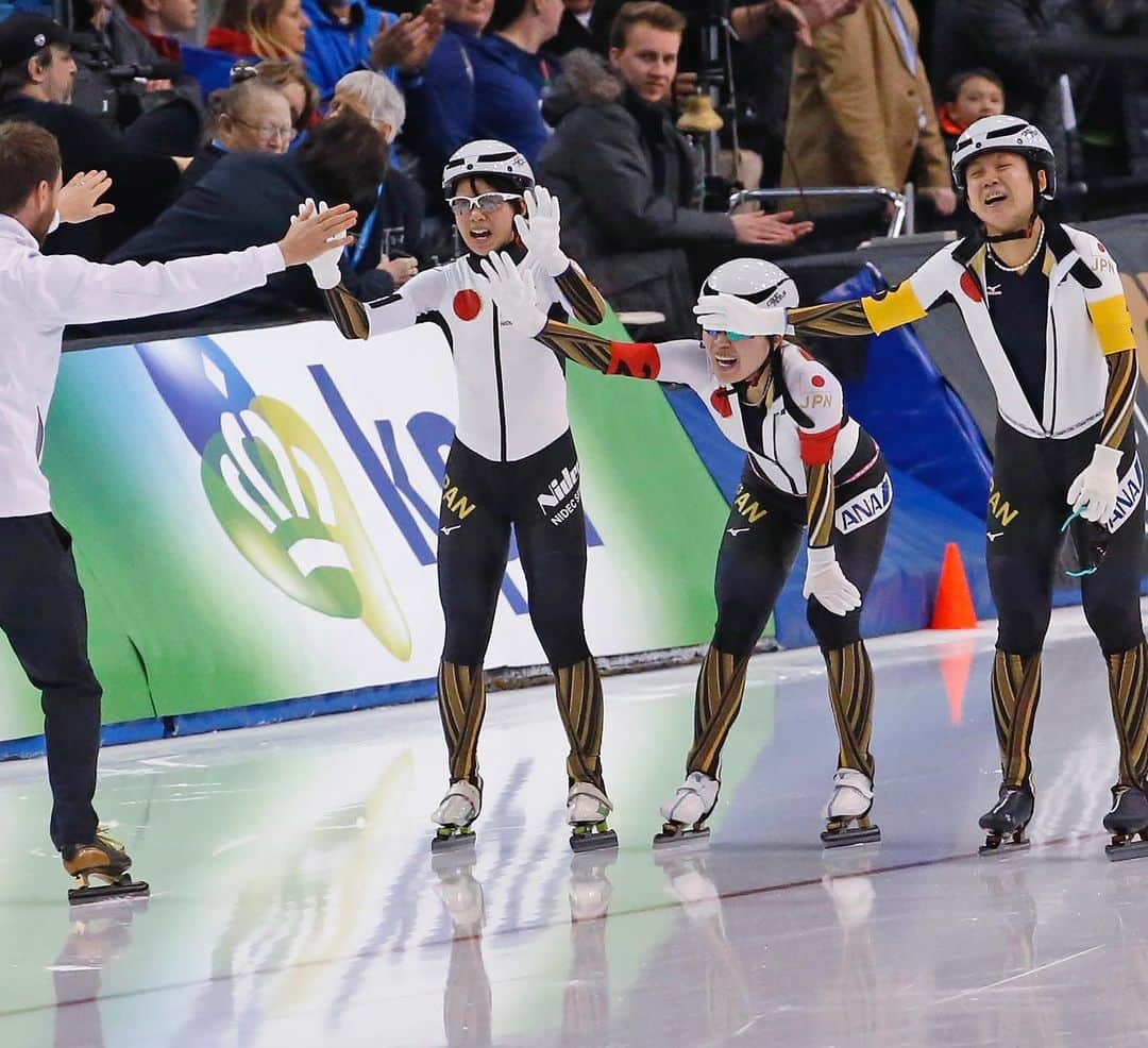 日本オリンピック委員会さんのインスタグラム写真 - (日本オリンピック委員会Instagram)「スピードスケート世界距離別選手権の女子チームパシュートで髙木美帆選手、髙木菜那選手、佐藤綾乃選手の日本が2017年12月に樹立した世界記録を0秒11更新する2分50秒76で2年連続3度目の頂点に立ちました🎉🎉🎉 また、女子500mでは小平奈緒選手が36秒69で17年以来2度目の優勝を達成し、男子500mで新濱立也選手が3位に入りました🙌🙌🙌（写真：AP/アフロ） . ⛸2020 ISU World Single Distance Championships⛸ . [Team Pursuit Ladies] 🥇日本/Japan 2:50.76 ✨WR✨ 髙木美帆/Miho Takagi 髙木菜那/Nana Takagi 佐藤綾乃/Ayano Sato . [500m Ladies] 🥇小平奈緒/Nao Kodaira 36.69 . [500m Men] 🥉新濱立也/Tatsuya Shinhama 34.03 . #髙木菜那 #髙木美帆 #佐藤綾乃 #小平奈緒 #新濱立也 #NanaTakagi #MihoTakagi #AyanoSato #NaoKodaira #TatsuyaShinhama #スピードスケート #Speedskating #TEAMNIPPON #japaneseolympiccommittee #がんばれニッポン . 📸AP/AFLO」2月15日 11時59分 - teamjapanjoc