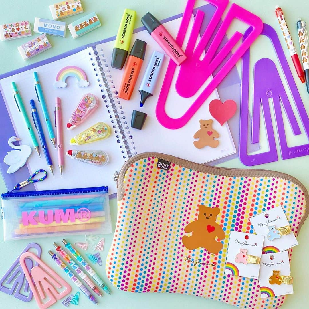 プラザ/PLAZAさんのインスタグラム写真 - (プラザ/PLAZAInstagram)「2/15(土)スタート「SCHOOL SUPPLY ESSENTIALS」プロモーション✏️📓💜 学校生活に欠かせない #ステーショナリー 🌟国内ブランドから海外ブランドまで、PLAZAいちおしのステーショナリーをラインアップ❤️ . @mrs.grossmans デザインのステーショナリーやランチグッズもお見逃しなく❤️ . アイテム一覧はプロフィールのリンクからご確認いただけます🌟 . #mrsgrossmans #ミセスグロスマン #グロスマン #studygram #studyaccount #backtoschool #studydesk #勉強垢 #学校 #ステーショナリー #文房具 #PLAZAスタイル #プラザスタイル #PLAZA #プラザ #MINiPLA #MINIPLA #ミニプラ @plazastyle @mrs.grossmans」2月15日 12時07分 - plazastyle