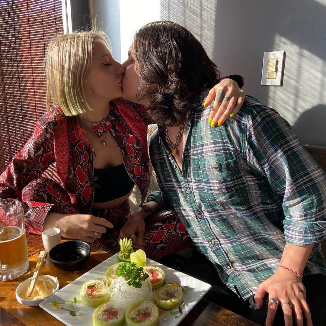 サミュエル・ラーセンさんのインスタグラム写真 - (サミュエル・ラーセンInstagram)「W/ my Valentine❤️😘❤️😘Happy Valentine’s Day!! @imvanessadubasso I Love you」2月15日 12時14分 - samuellarsen