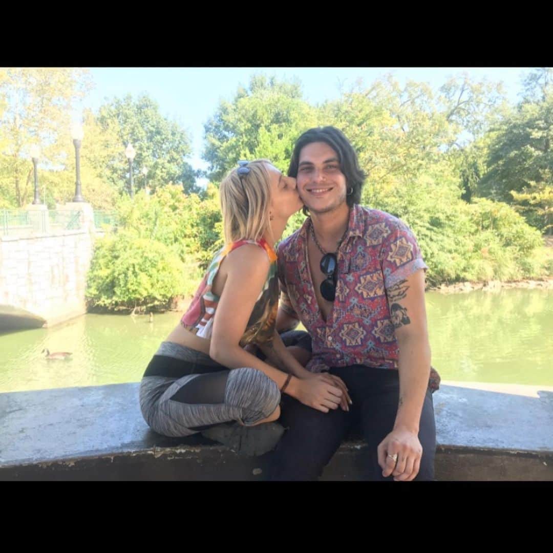 サミュエル・ラーセンさんのインスタグラム写真 - (サミュエル・ラーセンInstagram)「W/ my Valentine❤️😘❤️😘Happy Valentine’s Day!! @imvanessadubasso I Love you」2月15日 12時14分 - samuellarsen