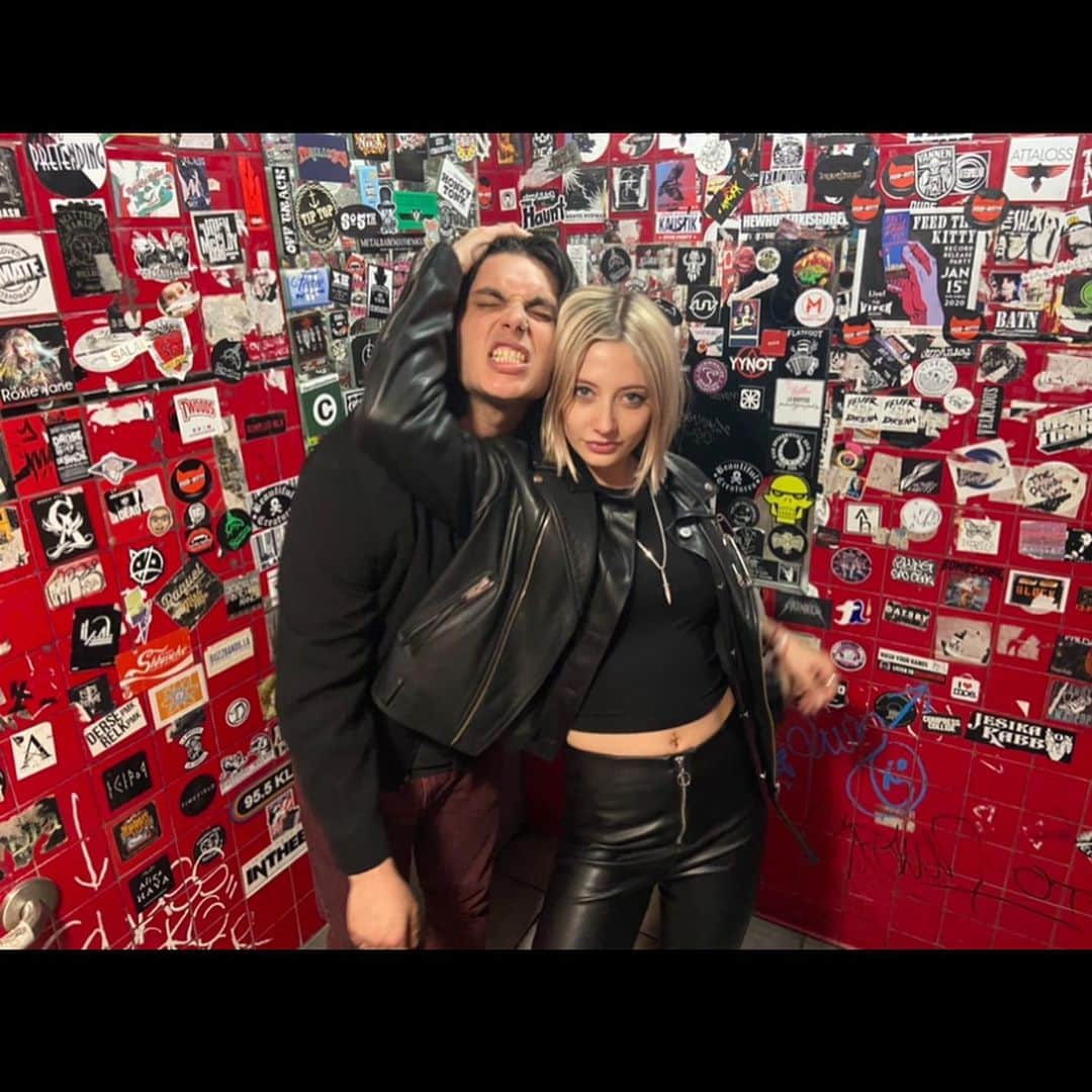 サミュエル・ラーセンのインスタグラム：「W/ my Valentine❤️😘❤️😘Happy Valentine’s Day!! @imvanessadubasso I Love you」