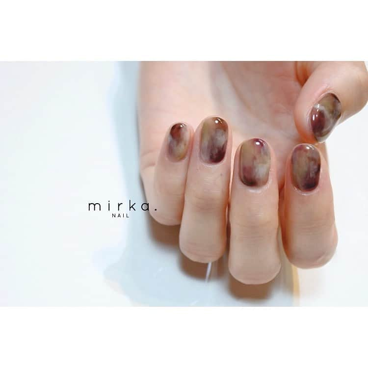 mirka. NAIL(ミルカネイル)さんのインスタグラム写真 - (mirka. NAIL(ミルカネイル)Instagram)「. このマーブルとっても可愛かった ◡̈ . . #mirkanail#nail#nails#nailart#naildesign  #ショートネイル#ネイル#ネイルアート#ネイルデザイン#ニュアンスネイル#大人ネイル#シンプルネイル#マーブルネイル#mirkaおまかせネイル」2月15日 12時42分 - mirka.nail