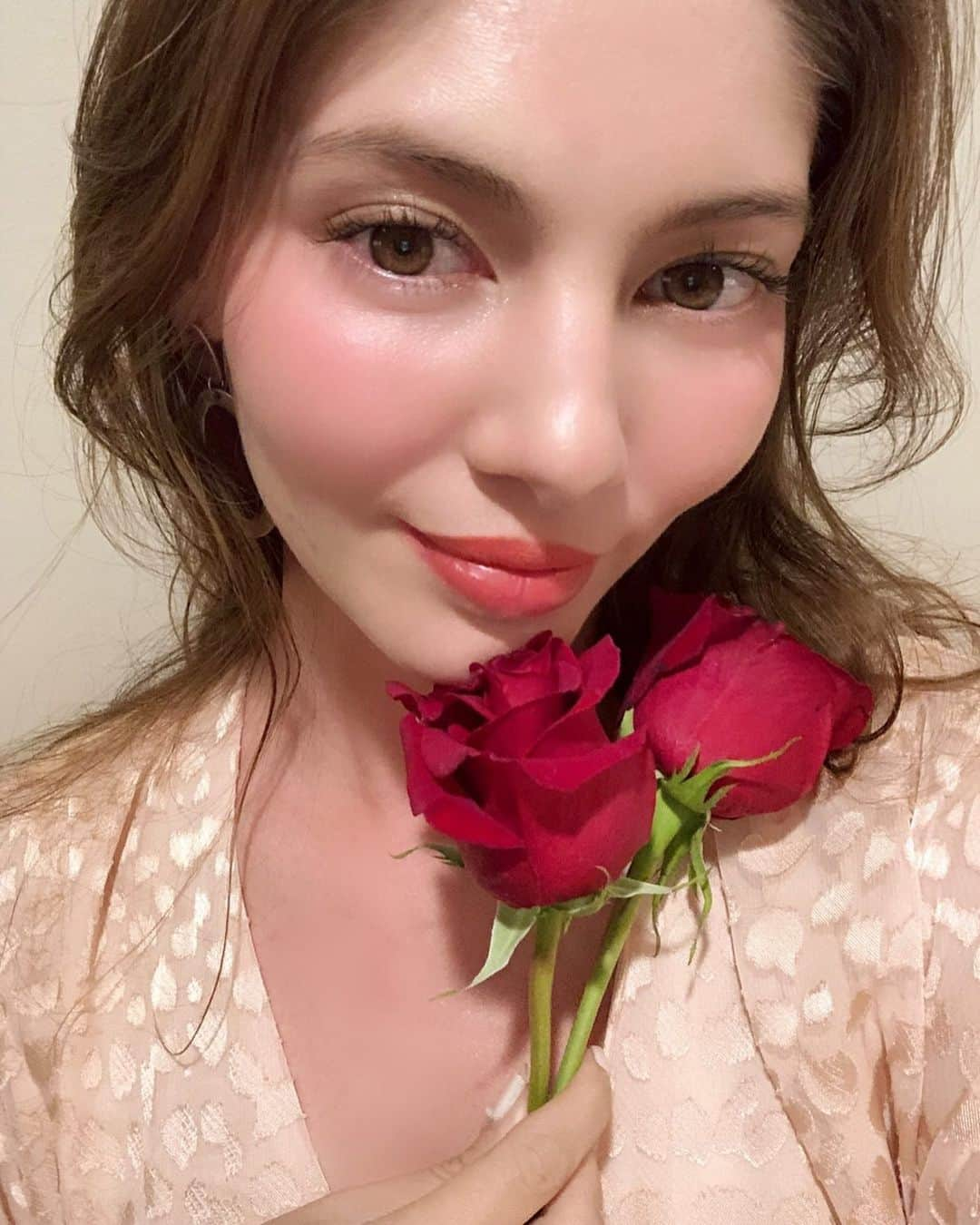 湊ジュリアナさんのインスタグラム写真 - (湊ジュリアナInstagram)「🌹✨ thank you for the roses @dusitthaniguamresort」2月15日 12時44分 - julianaminato