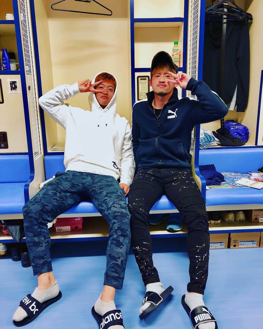石田崚真のインスタグラム：「顔似てるって言われるけどそんな似てるかな🤔 よく間違われるだよなー 似てるか似てないか見たついでに今履いてるズボンもチェックしてもらえたら嬉しいです💪 @luxueux__official  #だいぶきつめ　 #性格は似てないはず　 #きゃぴーん　 #luxueux__official」