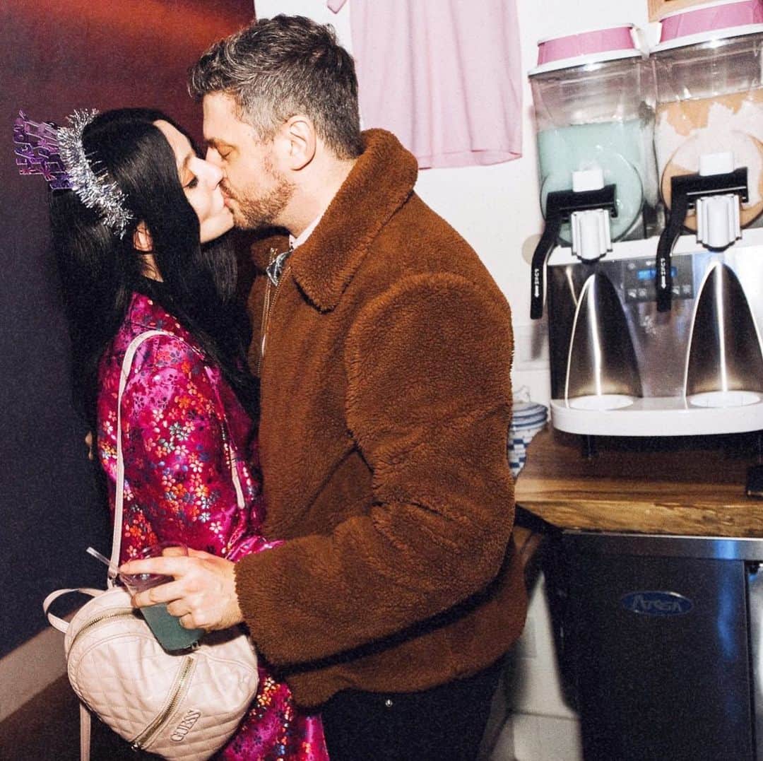 アリソン・ハーバードのインスタグラム：「🎶 very excited to marry you 🎶 ❤️」