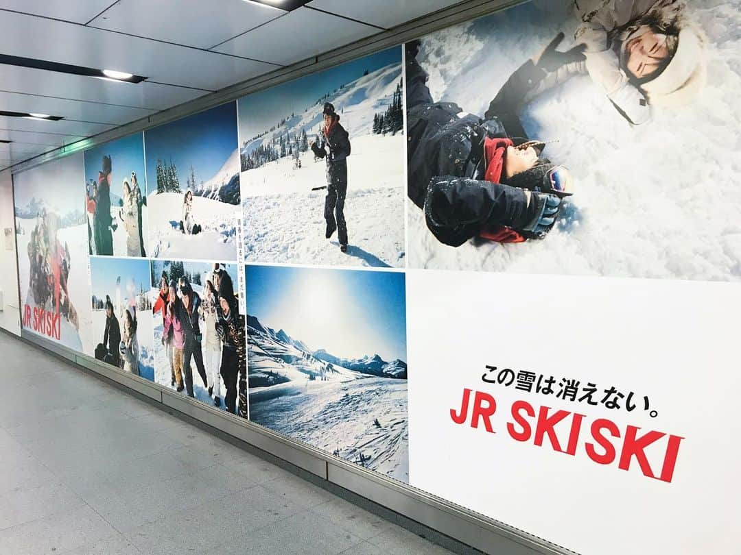 奥山由之さんのインスタグラム写真 - (奥山由之Instagram)「JR SKISKIの広告で、浜辺美波さん・岡田健史さんを撮影しました。  I shot Minami Hamabe and Kenshi Okada for Japan Railways Group advertisement.  #JRSKISKI #浜辺美波 #岡田健史」2月15日 13時13分 - yoshiyukiokuyama