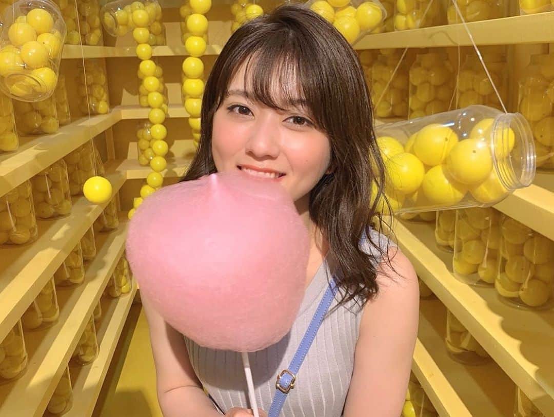 清水麻璃亜のインスタグラム：「わたあめ〜！ かわいい場所で撮影しました☺︎ マネージャーさんが沢山撮ってくれましたよ〜🍋 オフショット沢山あるので載せていきますね！ #美人百花　#マニラ　#わたあめ」