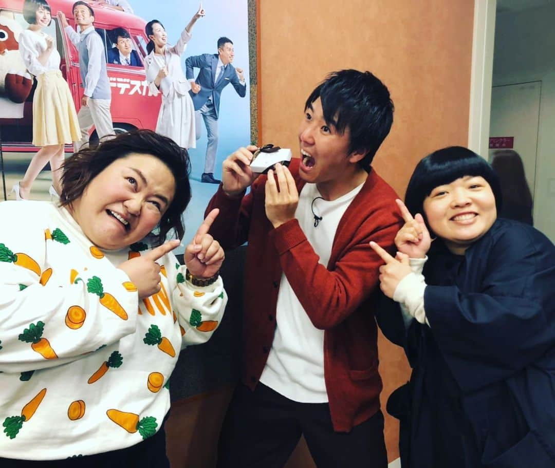 濱田隼さんのインスタグラム写真 - (濱田隼Instagram)「ハッピーバレンタイン！！^_^ . おかずクラブのお2人から、チョコレートを頂きました！ 今日の #デルサタ、郡上ツアーズでも、絶好調でしたね。 たくさんの笑いを、ありがとうございます^_^ . 写真は撮り忘れましたが 新婚の、ちなみさんからも、お菓子を！ 今日は、番組で、結婚生報告もあり、とってもとっても幸せな気持ちになりました！ 放送を終え、今は、友人の結婚式に出席した後と、同じような気持ちです。笑 末長く、お幸せに^ ^ . #デルサタ #おかずクラブ #ゆいp さん #オカリナ さん #メーテレ #アナウンサー #濱田隼 #バレンタイン」2月15日 13時06分 - shun_hamada_nbn