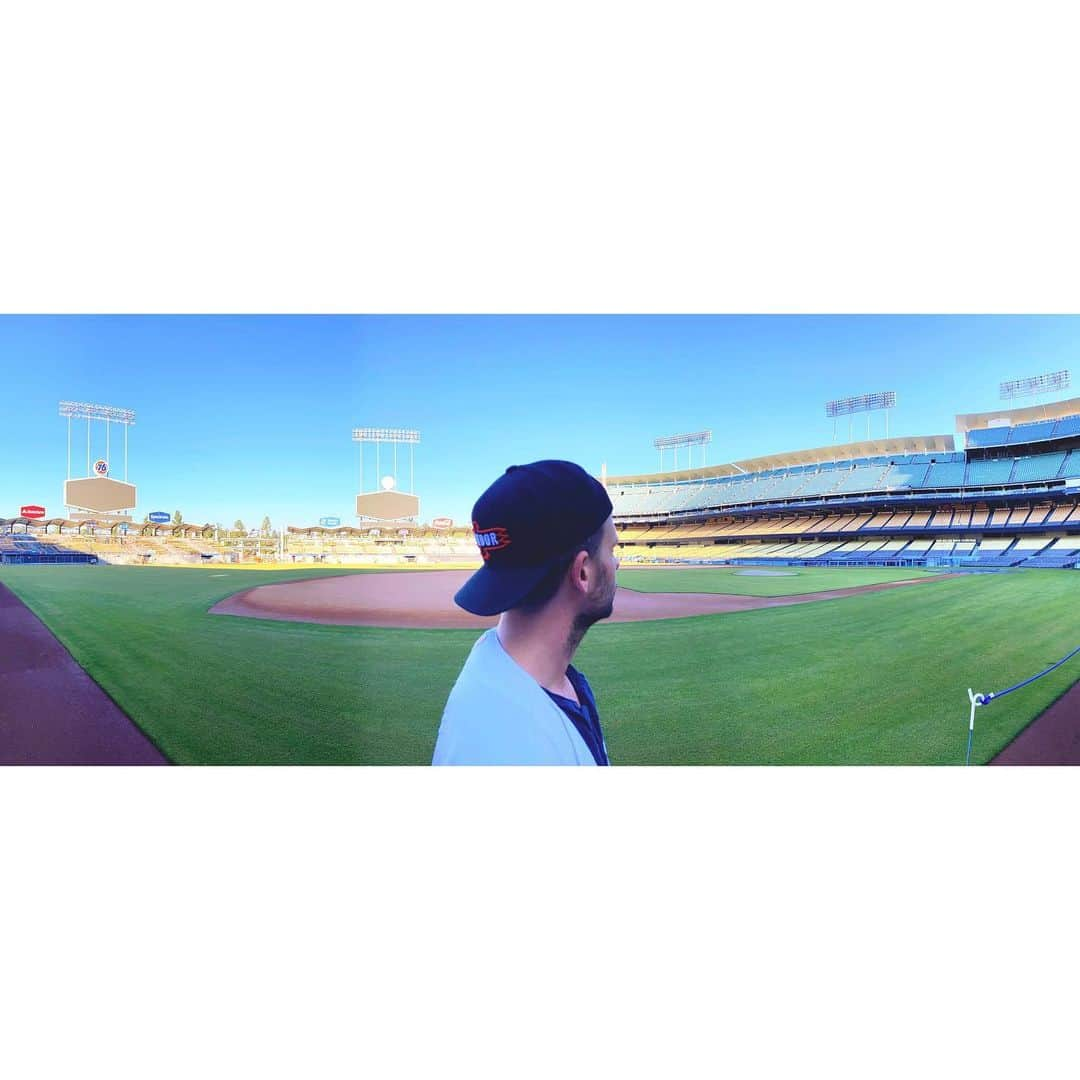 パトリック・J・アダムスのインスタグラム：「Field of dreams. Thank you so much to the @dodgers for giving us the grand tour of a Los Angeles institution. Was a perfect day.」