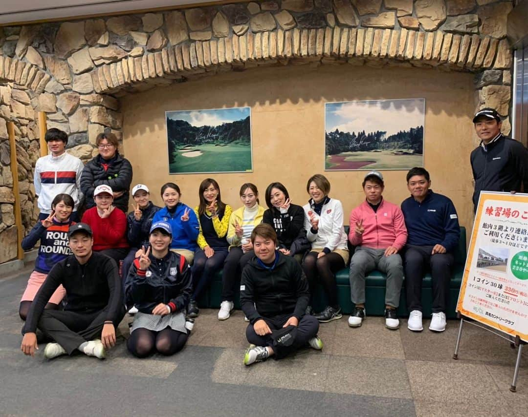 石山千晶さんのインスタグラム写真 - (石山千晶Instagram)「第二回芝刈り会🏌️‍♀️ ゴルフもラウンド後のご飯も楽しかった〜💓 初めて新ペリアでの順位でしたが、新鮮で面白い🤣 ベストドレッサー賞をいただき、嬉しかったです〜*\(^o^)/* 素敵な会を開いていただき、また参加させていただきありがとうございました😊  #第二回　#芝刈り会　#楽しかった」2月15日 13時12分 - chiaki_ishiyama0428