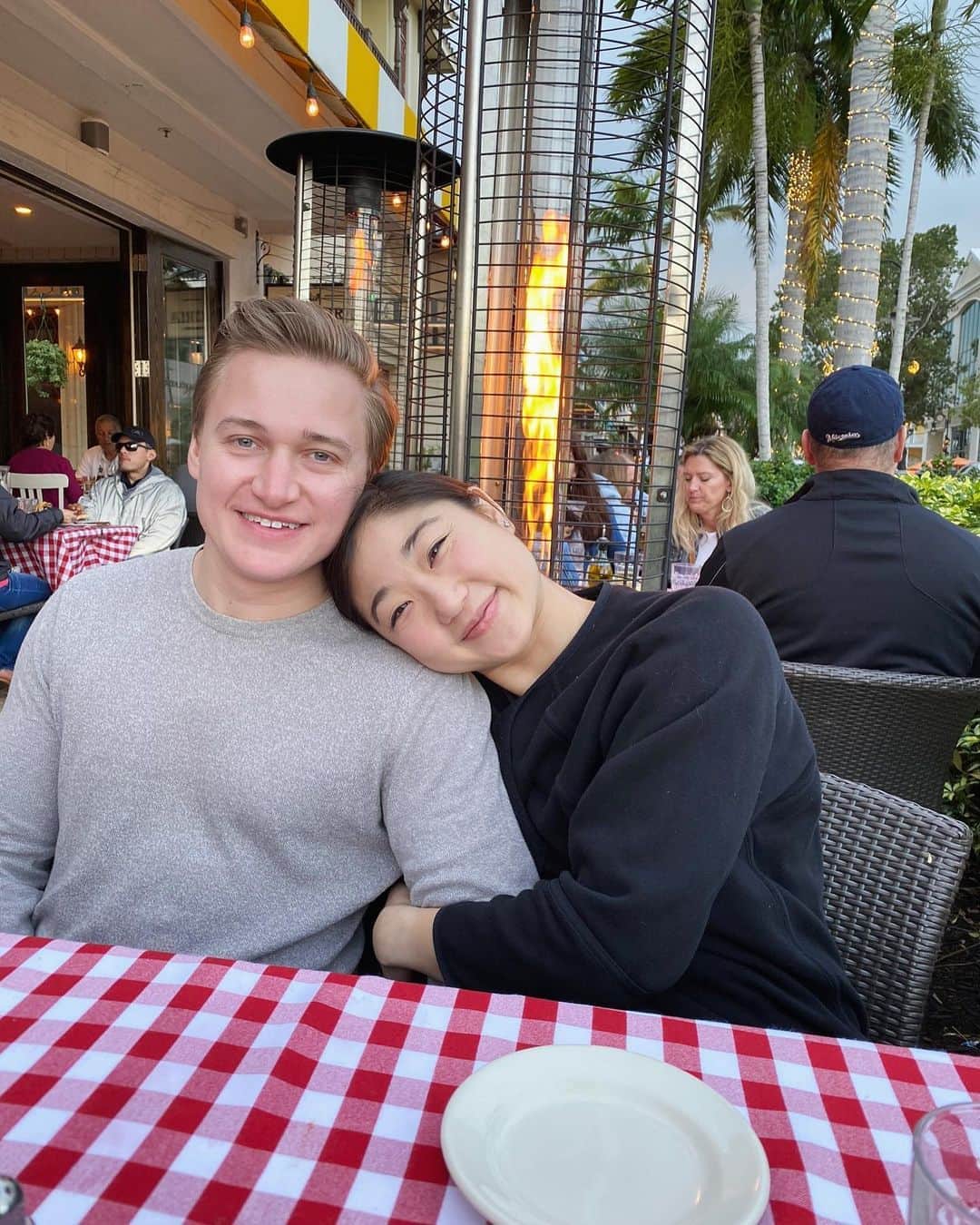 長洲未来のインスタグラム：「Obligatory Vday picture. At least he’s always honest with me 😂」