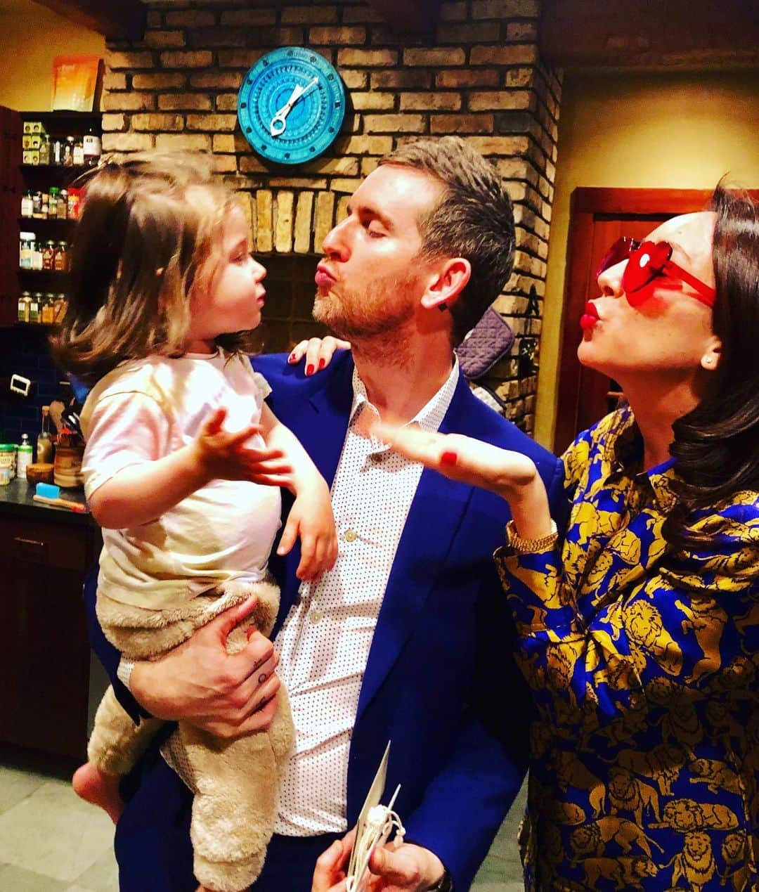 ジェシー・カーマイケルのインスタグラム：「Happiest Valentines Day to my Favorite Miracles!!! Xoxoxox 📷 @jenniferroyal」