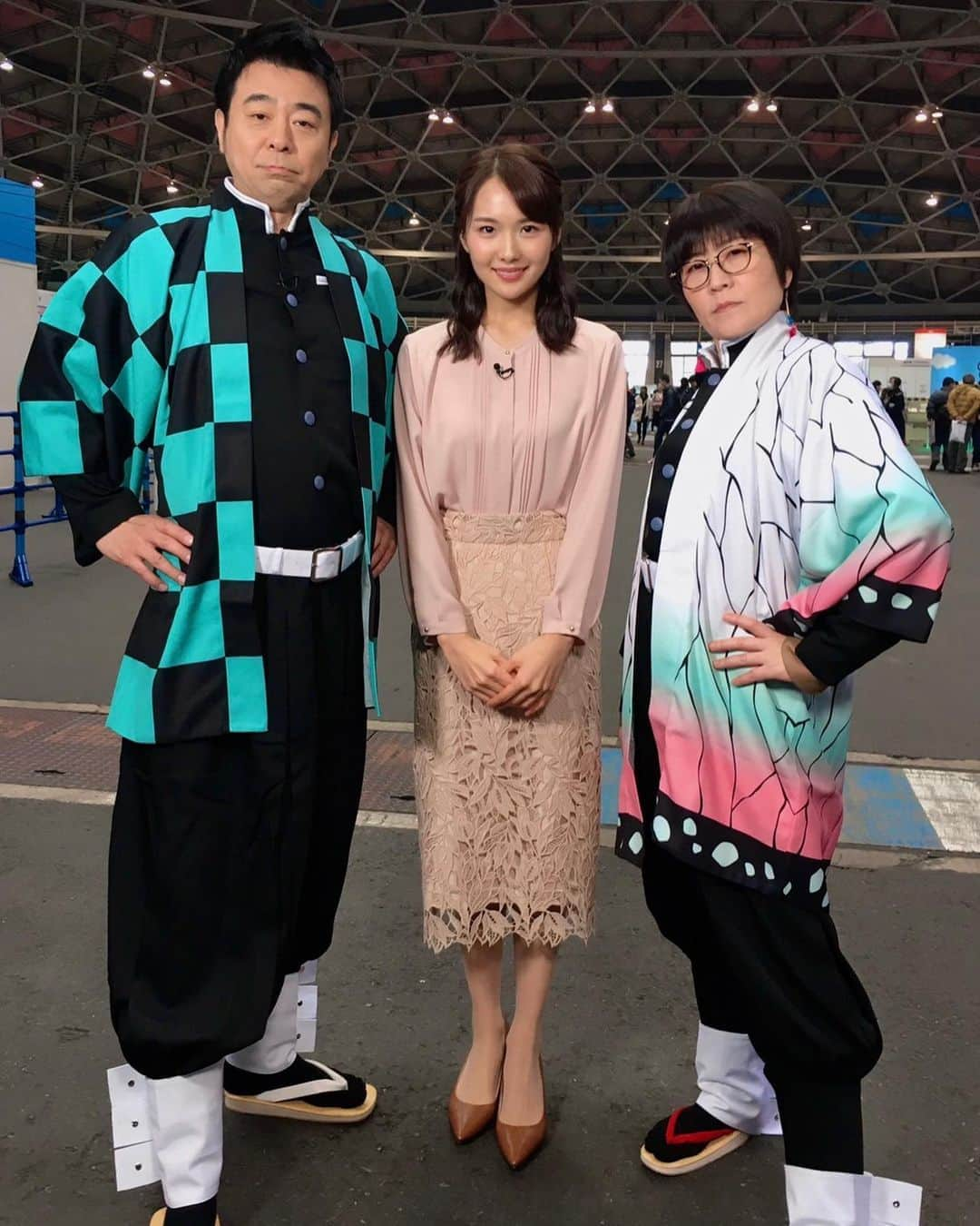 柴田美奈さんのインスタグラム写真 - (柴田美奈Instagram)「今日と明日、ポートメッセなごやで開催の、﻿ 「アニメ・ゲームフェスNAGOYA 2020」﻿ けさ、会場から生中継でした✨﻿ #鬼滅の刃 のブースも！﻿ 有野さんは、主人公・ #竈門炭治郎 に、﻿ 光浦さんは、#胡蝶しのぶ に変身❣️﻿ お2人と撮っていただきました！😍﻿ ﻿ #コスプレしてみたいなぁ #おでこてかてか」2月15日 13時43分 - mina__shibata