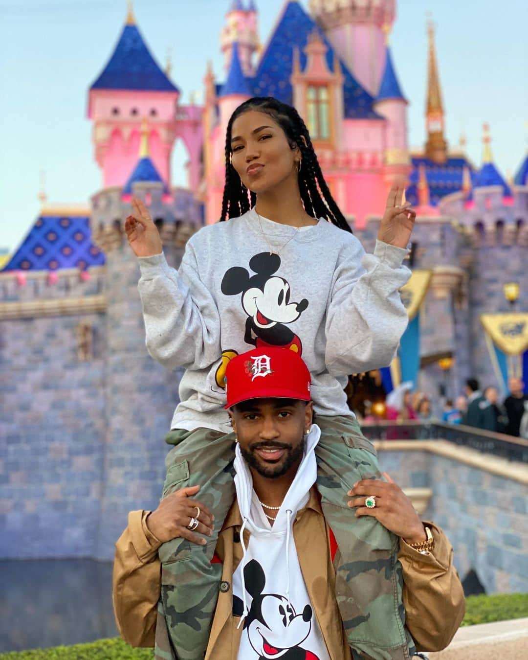 ビッグ・ショーンさんのインスタグラム写真 - (ビッグ・ショーンInstagram)「Mannn all the time I spent in LA n I never went to Disney Land, I was trippin like a mufucka... until today ! Happy Valentines Day @jheneaiko 💙💙💙」2月15日 13時45分 - bigsean