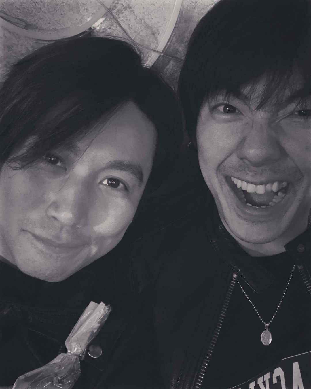 長田成哉のインスタグラム：「……バレンタインデーだったよね？ 兄貴と過ごしたんだけど。笑」