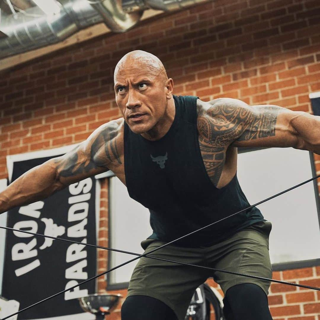 Under Armourさんのインスタグラム写真 - (Under ArmourInstagram)「Through the work, through the sweat, through the obstacles. Push through in @therock’s latest #ProjectRock collection. Available 2/20.」2月16日 1時01分 - underarmour