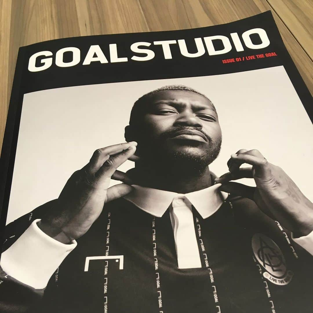 播戸竜二さんのインスタグラム写真 - (播戸竜二Instagram)「『GOAL STUDIO』 ・ @goalstudio_japan  @goalstudio_official ・ 自分の想いを原山裕平さんに書いていただきました🖋 ・ インタビューされた記事を読むと、自分の事が改めて理解出来ます。 ・ 写真も山内潤也さんにカッコよく撮っていただきました📷 ・ GOALSTUDIOはアパレルもあります。モデルはジブリル・シセです⚽️ジャパンは俺かな。（笑）🇯🇵 ・ 是非、ご覧ください！ ・  http://bit.ly/3bzigdA ・ ・ #GOALSTUDIO #パーカーもあります #ちょっと髪が伸びてるね #熱い話をしています」2月16日 0時55分 - ryuji_bando