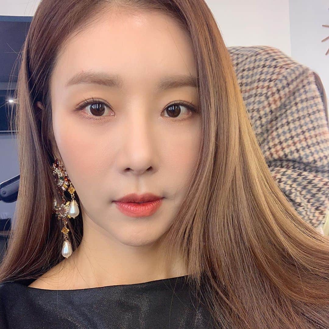 ハン・ウンジョンさんのインスタグラム写真 - (ハン・ウンジョンInstagram)「. 고마워... 마법같은 너희손길들... 희선.보람.후니오빠...~💚 photo by 희선」2月16日 0時58分 - dagam_han