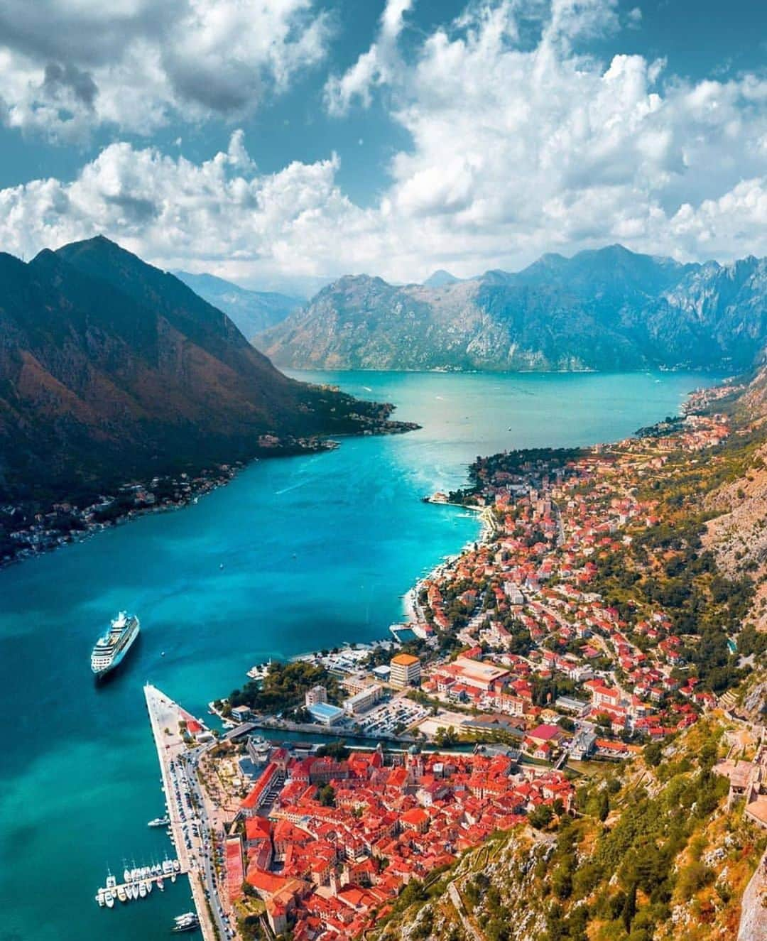 Wonderful Placesさんのインスタグラム写真 - (Wonderful PlacesInstagram)「Kotor - Montenegro ✨❤️❤️❤️✨ . Picture by ✨✨@mblockk✨✨ #wonderful_places for a feature ❤️」2月16日 0時59分 - wonderful_places