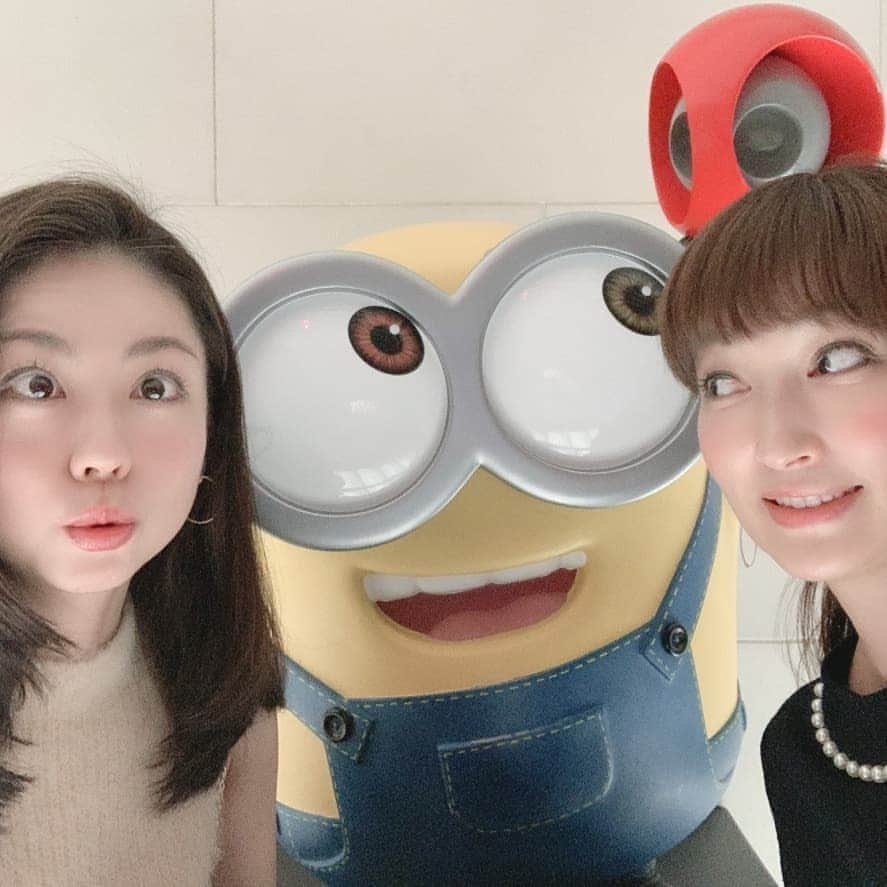 黒坂真美さんのインスタグラム写真 - (黒坂真美Instagram)「Happy weekend with Juri😀 . “パラサイト” やっと観てきたよー！ 後半の展開にびっくり👀して ポップコーンを落としそうになりました。 みなさんはもう観ましたか？ . お芝居が大好きな韓国の俳優パク・ソジュンさんが出てて嬉しかったです😊 . #黒坂真美 #kurosakamami  #パラサイト半地下の家族  #parasite #movie #weekend #minions #🎬 #🍿 #🇯🇵 #🇰🇷 . それにしても私はなぜノースリーブ。元気が過ぎる🤭」2月15日 23時26分 - mamikurosaka_official