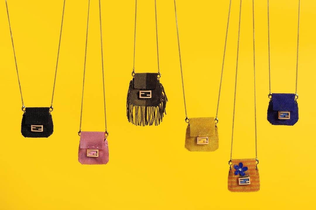 Fendiさんのインスタグラム写真 - (FendiInstagram)「News flash: the season’s most covetable it-bag is also the smallest. Head to the link in bio to meet the Pico #FendiBaguette.」2月16日 0時00分 - fendi