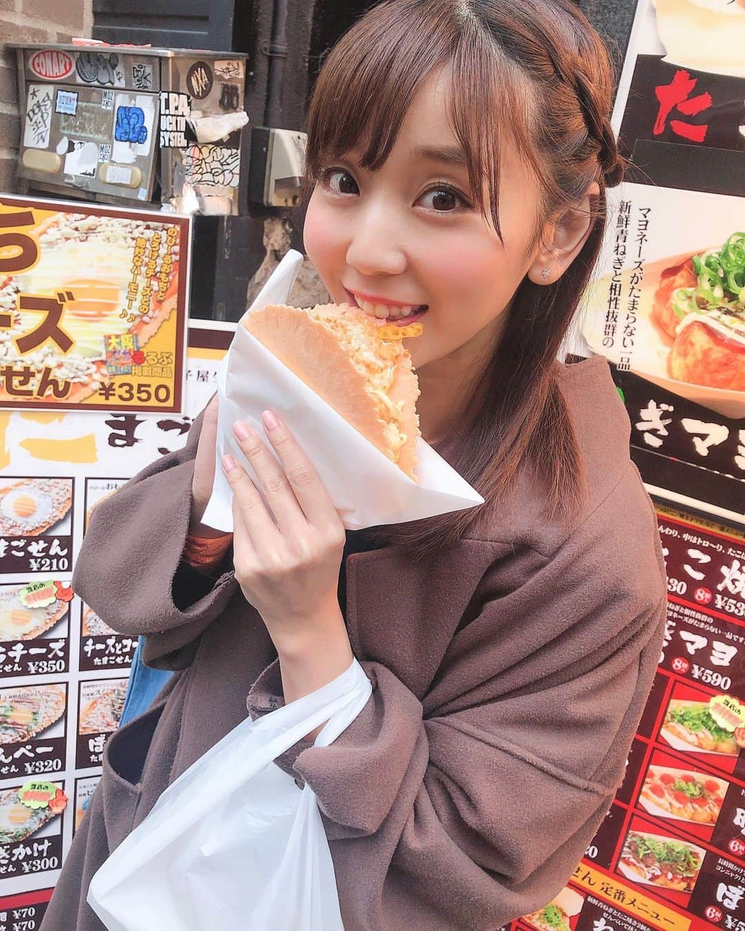 吉川千愛のインスタグラム：「大阪でたこせんとたこ焼き🐙 食べれた〜😋❤︎ #LinQ #吉川千愛 #こんにちあ #あいんちゅ #たこ焼き #たこやき #大阪 #osaka」