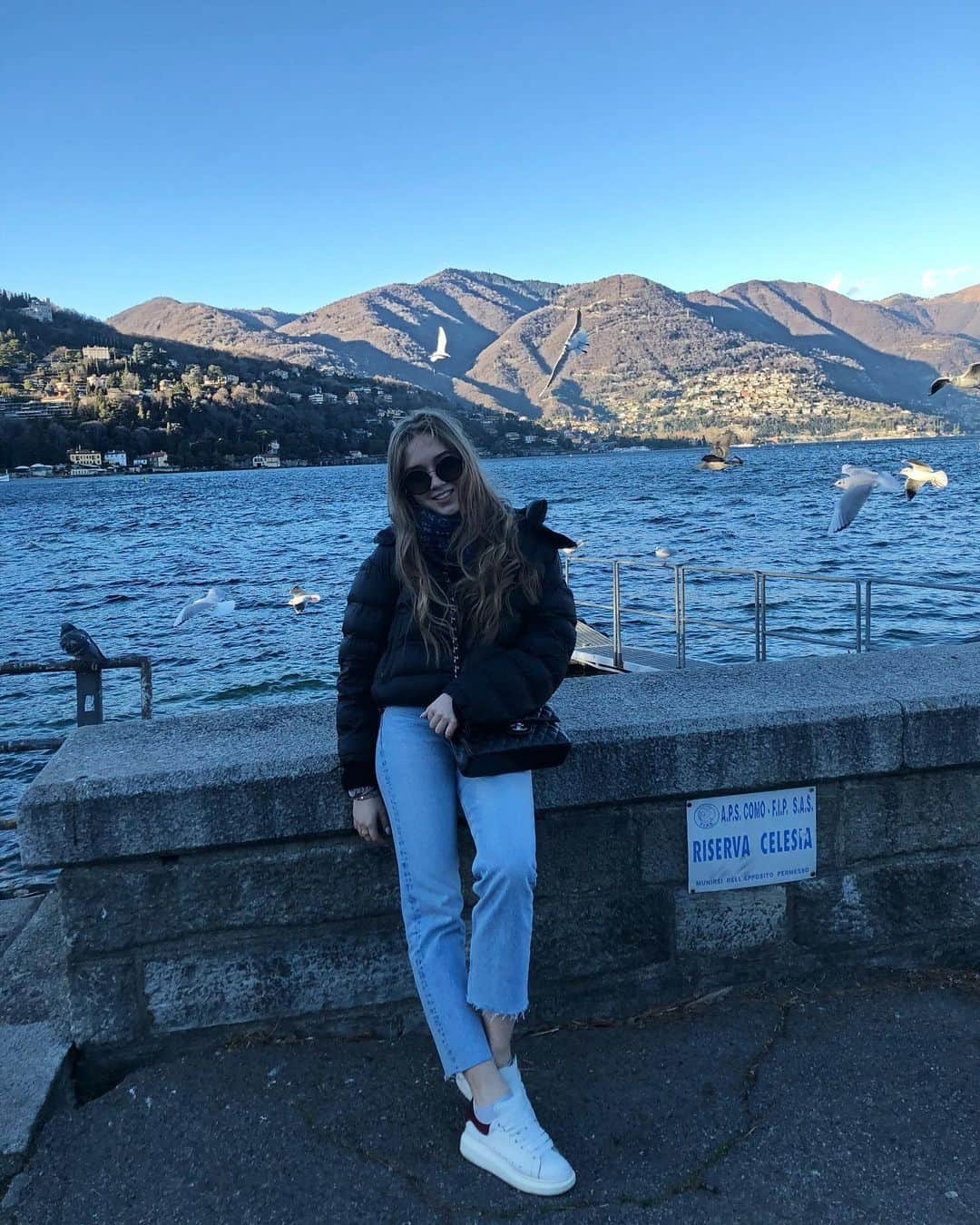 エレーナ・ラジオノワさんのインスタグラム写真 - (エレーナ・ラジオノワInstagram)「#lakecomo #beautifulplace 💙」2月16日 0時09分 - lenok_radionova