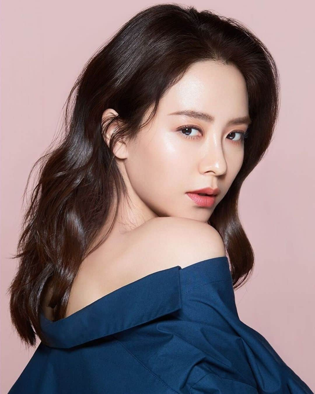 ソン・ジヒョさんのインスタグラム写真 - (ソン・ジヒョInstagram)「#SongJiHyo x #Vidivici launching new lipstick item <MILLENNIAL THE ICONIC>」2月16日 0時12分 - jihyo_0815