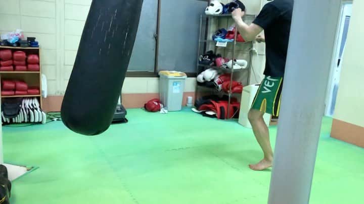 Shinsuke Inoueのインスタグラム：「Form analysis by myself. 50kg punching bag. #kickboxing #キックボクシング」