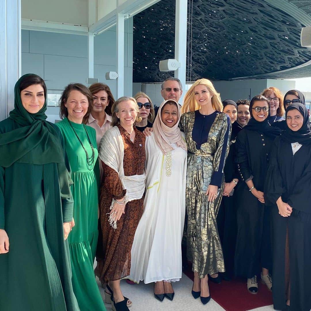 イヴァンカ・トランプさんのインスタグラム写真 - (イヴァンカ・トランプInstagram)「Today at the Louvre Museum Abu Dhabi I met with UAE female ministers & entrepreneurs  Together we seek to advance gender equity throughout the region. 🇺🇸🇦🇪 #WGDP」2月16日 0時40分 - ivankatrump