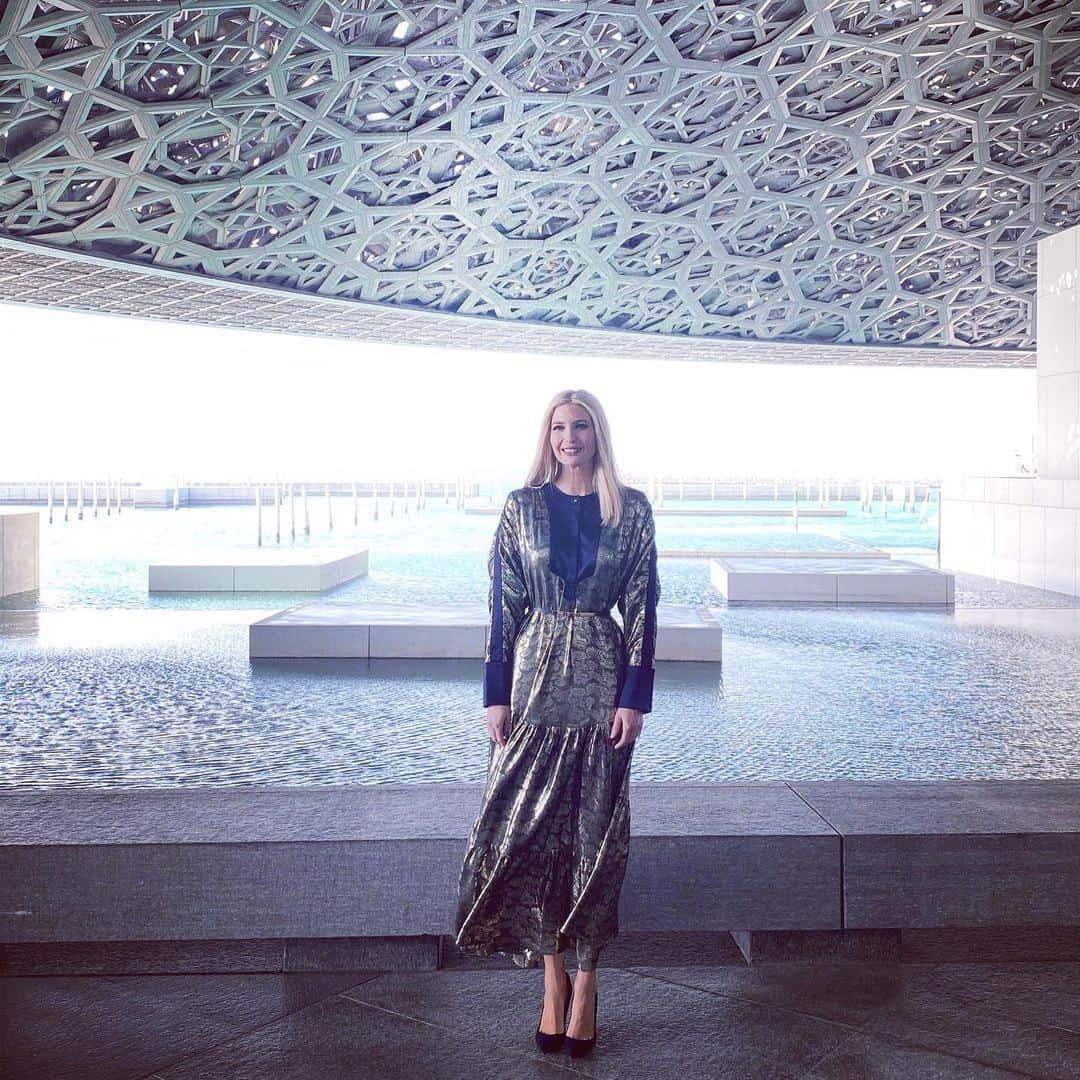 イヴァンカ・トランプさんのインスタグラム写真 - (イヴァンカ・トランプInstagram)「Today at the Louvre Museum Abu Dhabi I met with UAE female ministers & entrepreneurs  Together we seek to advance gender equity throughout the region. 🇺🇸🇦🇪 #WGDP」2月16日 0時40分 - ivankatrump