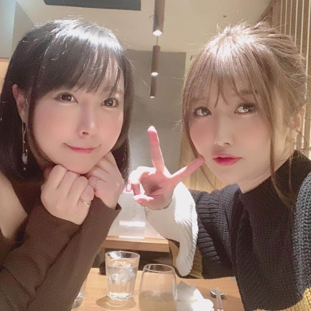 大槻ひびきさんのインスタグラム写真 - (大槻ひびきInstagram)「はにゅたん お誕生日おめでとう😘 ずっとお祝いするタイミング無くて やっとお祝いできたー🥺💓 私がずっと気になってたDiorのオイルリップをプレゼント🎁 私も買おうか迷ってる🥺✨ はたのもお仕事後に来てくれた！#japan #girls #girlstalk  #happybirthday」2月16日 0時43分 - yanhibi0221