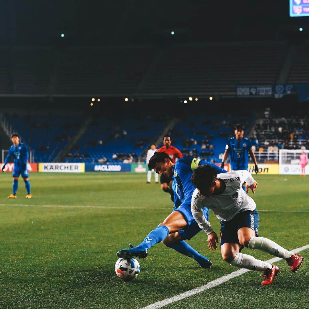 FC東京オフィシャルグッズさんのインスタグラム写真 - (FC東京オフィシャルグッズInstagram)「🇯🇵🗼 #蔚山現代FC  90分間走り続け、90分間戦い続けた #安部柊斗 。 @fctokyoofficial  #安部柊斗 #acl  #AFCチャンピオンズリーグ2020  #acl2020  #FC東京 #fctokyo  #tokyo」2月15日 16時03分 - fctokyoofficial