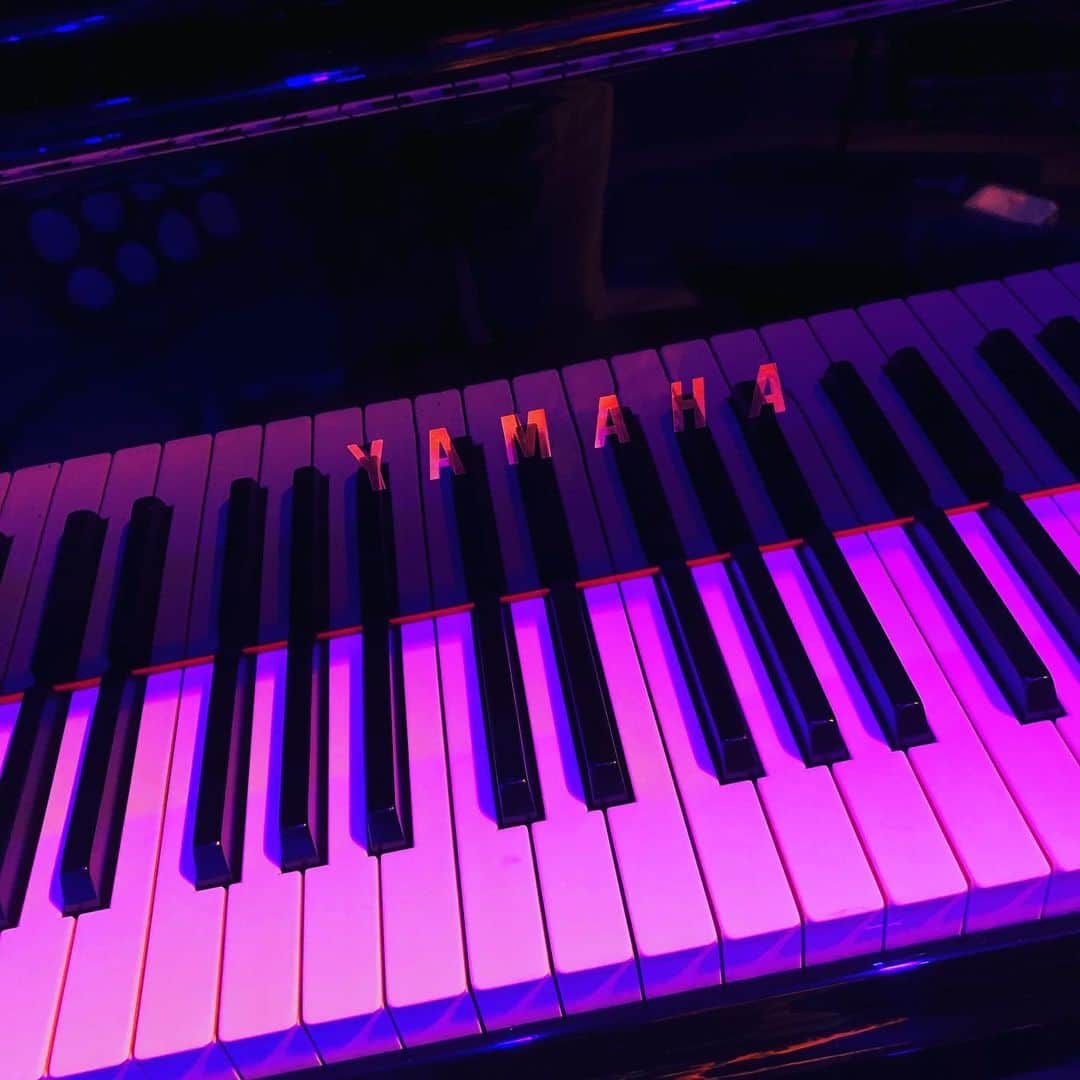 上杉洋史のインスタグラム：「759000 CF #piano #yamaha #venue #todayspiano #instapiano #pianophotography #iwasakihiromi #concert」