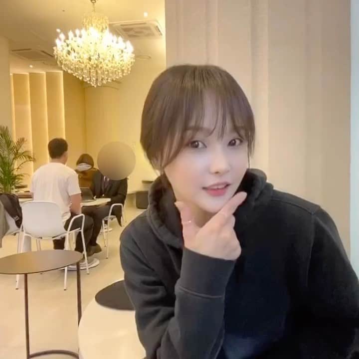 ハ・ウンジンのインスタグラム：「떠른며짤언니의 애교show😉 (feat.미뀨의 찐코웃음)」