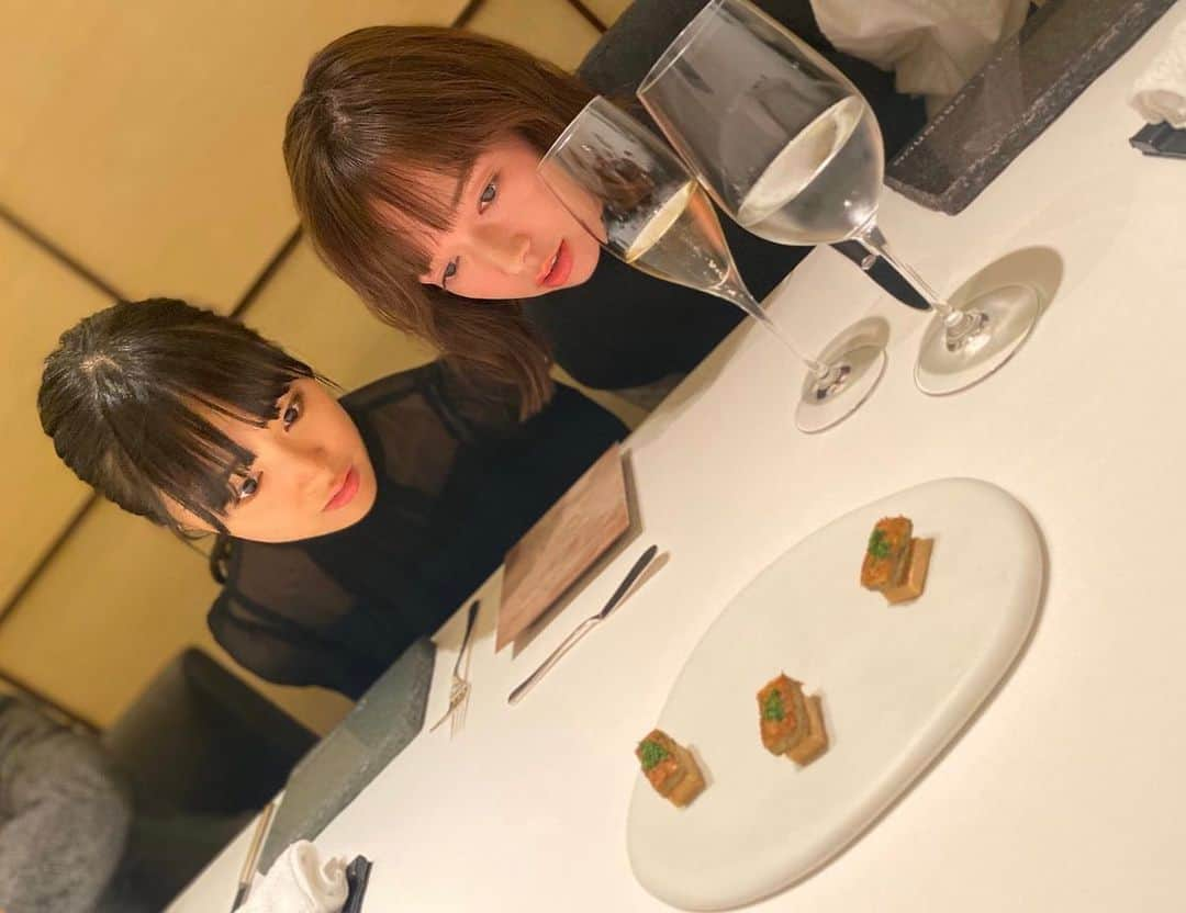 大友花恋さんのインスタグラム写真 - (大友花恋Instagram)「渡部さんを始め、大好きな皆さんにお誕生日のお祝いをしていただきました。 あまりにも嬉しくて、こんなにも嬉しいのに、それを伝えられる力がない自分にもどかしくなるほどでした、、、。 間違いなく、私史上1番スペシャルなお食事。 素敵な経験と時間とお食事、本当に本当に、ありがとうございました！ #手に持っているのは #あの#山羊のミルクのババロア #感動でした🥺 #quintessence」2月15日 16時43分 - karen_otomo