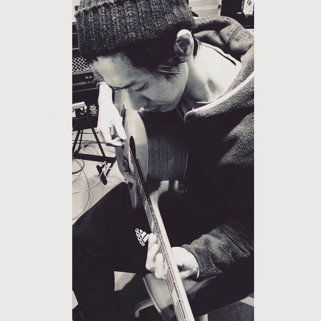 柴崎浩さんのインスタグラム写真 - (柴崎浩Instagram)「今日も今日とて楽曲制作…。 #柴崎浩 #wands #明日よろしく」2月15日 17時07分 - shibasaki_hiroshi