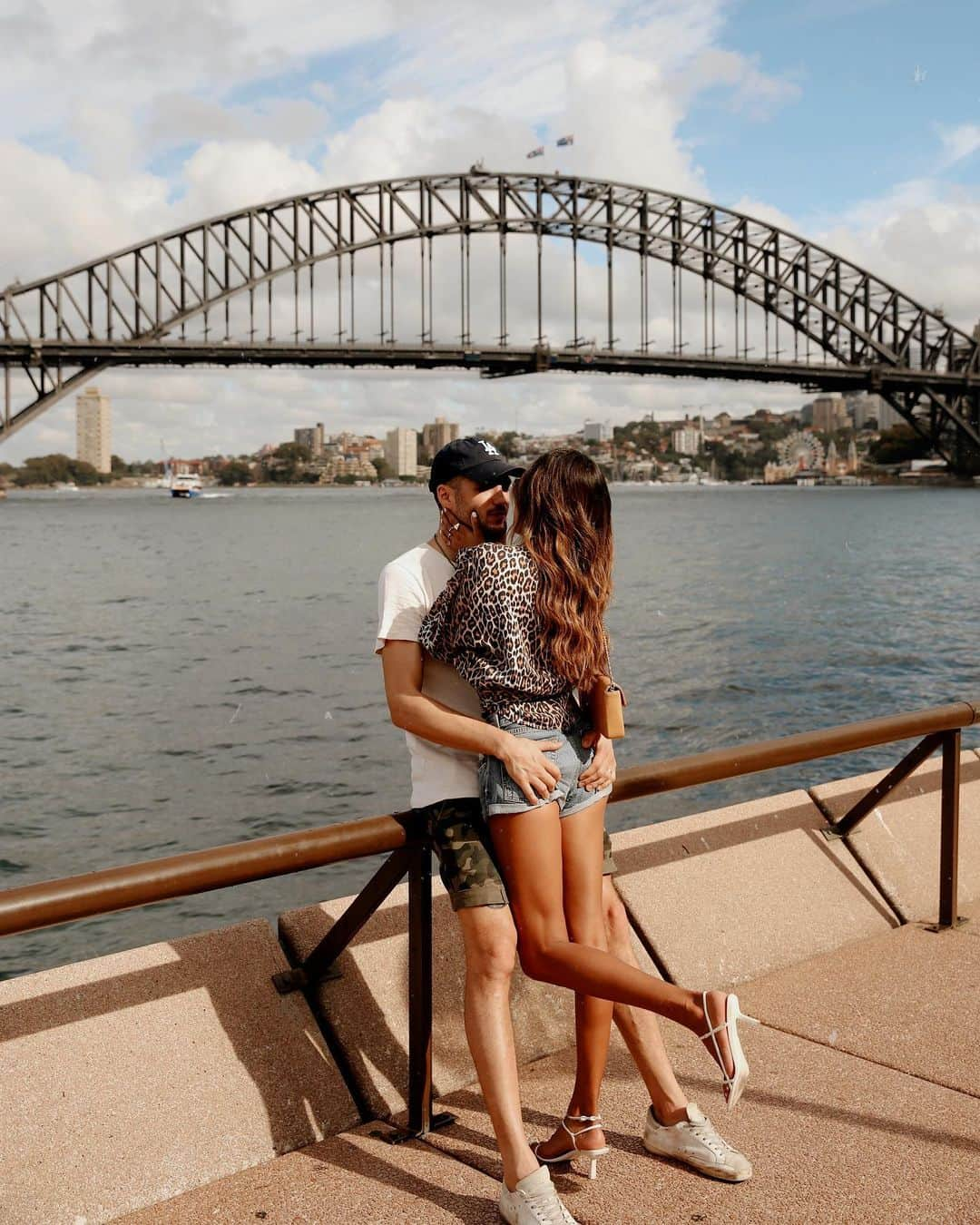 ジュリー・サリニャーナさんのインスタグラム写真 - (ジュリー・サリニャーナInstagram)「I will love you as the sea loves, in gentle waves  and in  ferocious storms ♡ -nick frederickson  Happy Valentine’s Day baby, I love you infinity. Thank you for being my beautiful life partner. @kevinberruuu」2月15日 17時35分 - sincerelyjules