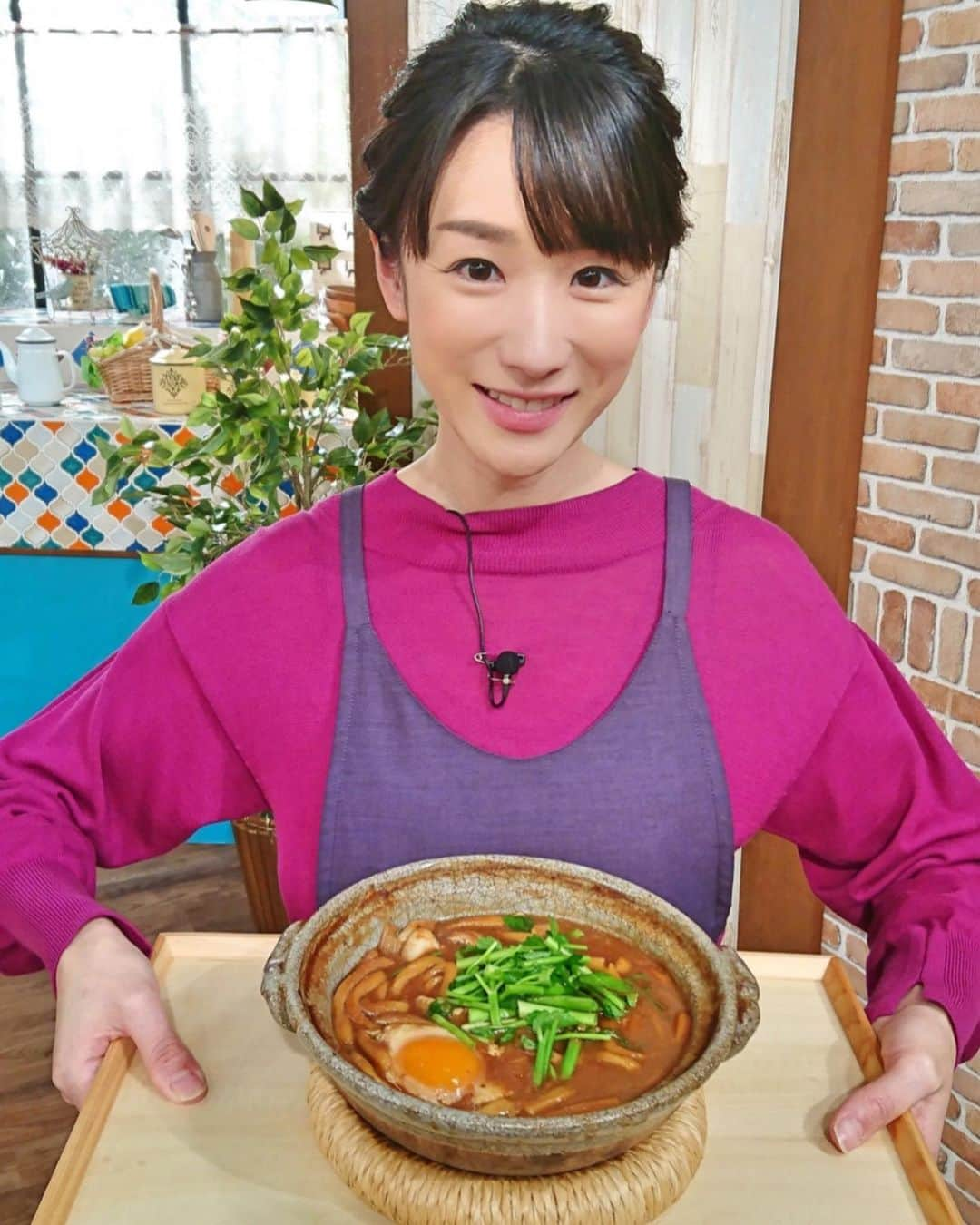 堂真理子さんのインスタグラム写真 - (堂真理子Instagram)「今朝の「おかずのクッキング」は、味噌煮込みうどんをご紹介しました😊♫うどんをトロトロになるまで煮込んで、体も心も温まります💕 　#おかずのクッキング　#味噌煮込みうどん　#うどん　#料理　#レシピ　#テレビ朝日　#堂真理子　#アナウンサー　＃アナウンサー衣装 #afternoontealiving #nollys」2月15日 17時29分 - mariko_do